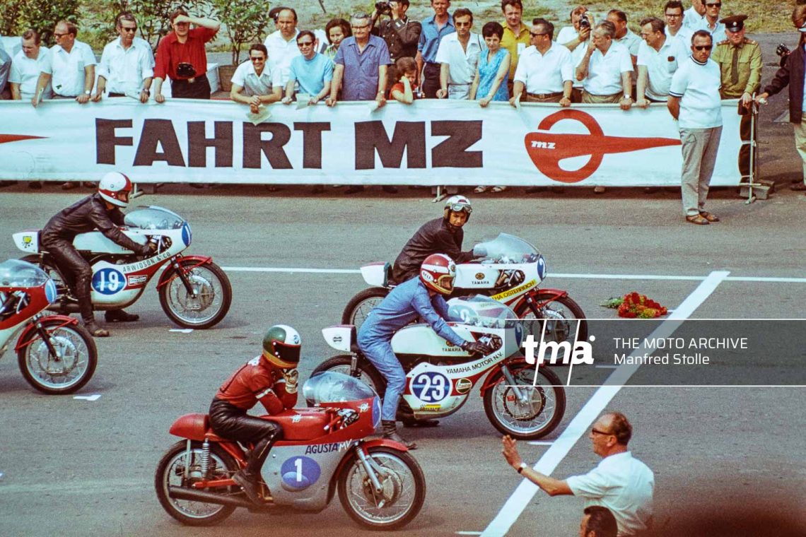 1970-gp-east-germany-sachsenring-start-350cc-bartusch-agostini-saarinen-gould