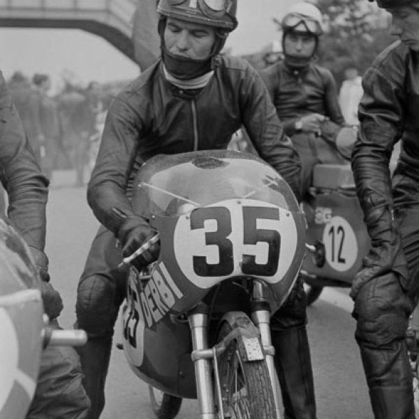 01-1969-east-germany-sachsenring-santiago herrero-14-2