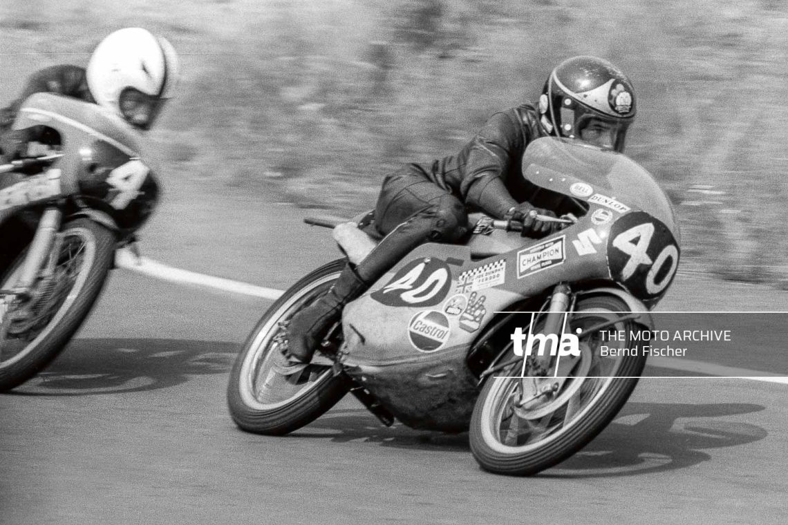 GP-Sachsenring-1971-Barry-Sheene-angel-Nieto-Suzuki-125ccm