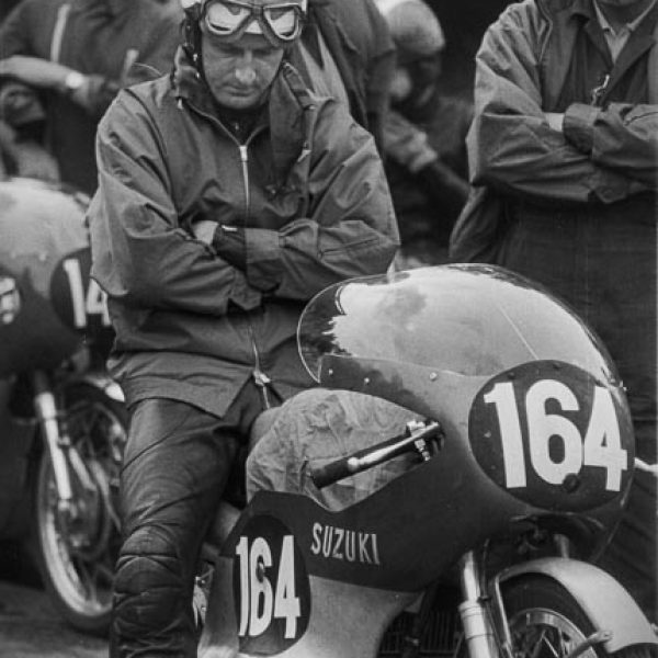 frank-perris-suzuki-125cc-gp-sachsenring-1962-1962-2