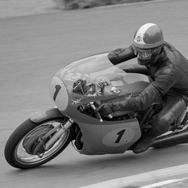 giacomo-agostini-mv-agusta-500cc-gp-sachsenring-1969