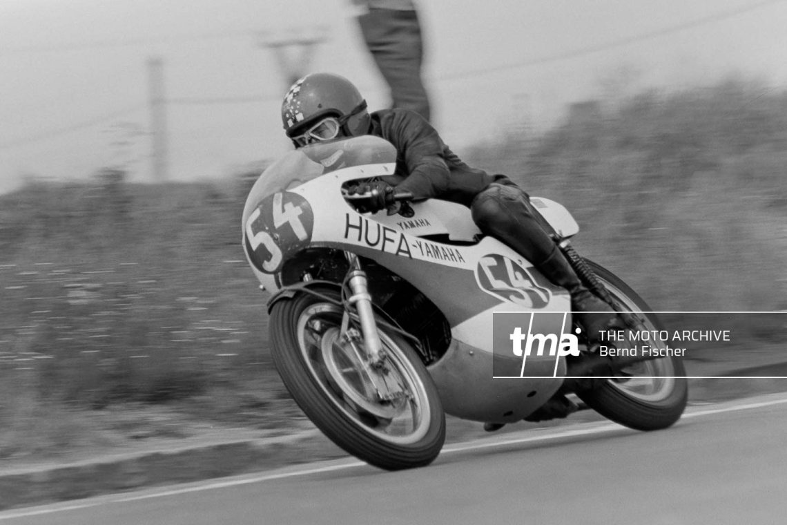 john-dodds-yamaha-250cc-gp-brno-1971-