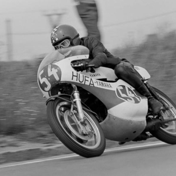 john-dodds-yamaha-250cc-gp-brno-1971--tma_430_kurz