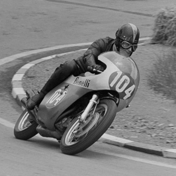 kel-carruthers-benelli-350cc-gp-sachsenring-1969--2-2